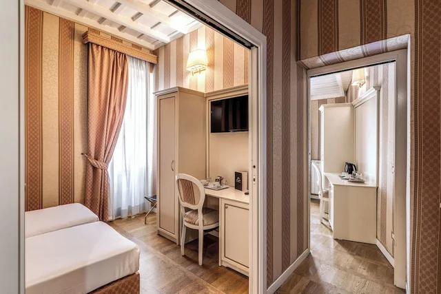 غرفة عائلية بسرير مزدوج وسريرين منفصلين، Relais Fontana di Trevi 6/10