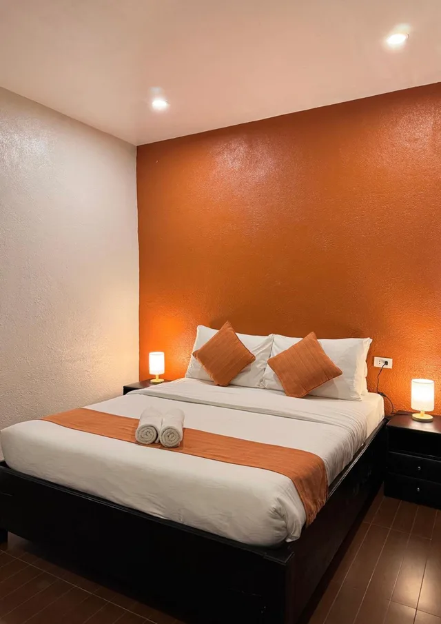 غرفة قياسية بسرير كوين بإطلالة على المسبح، Vela Terraces Hotel 1/2