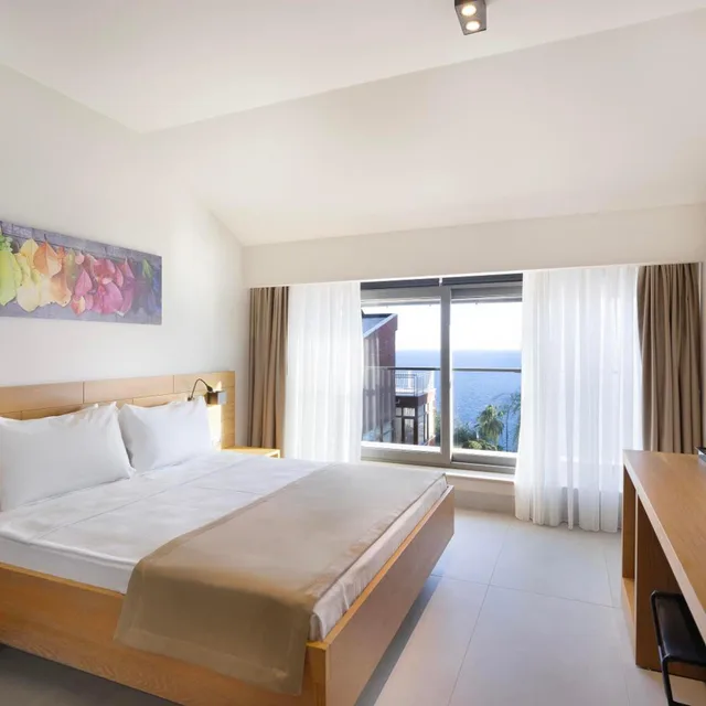 Deluxe, Double Bed, Lateral Side Sea View، Lei Hotel 2/8