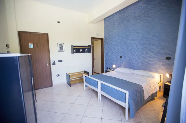 غرفة رباعية، Hotel Tourist 1/4