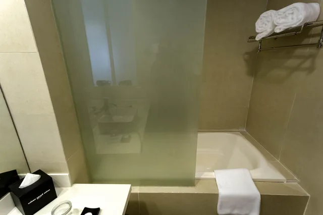 غرفة بريميير بسريرين منفصلين، Valero Grand Suite By Swiss-Belhotel Makati 7/8