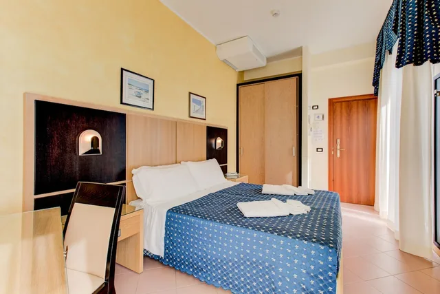 غرفة بسريرين منفصلين بشرفة، Hotel Verona 2/8