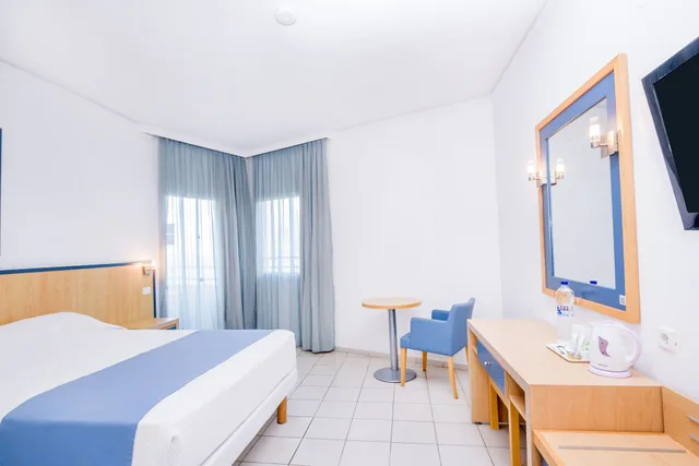 Room, Queen Bed, Partial Sea View, Sofa, Atlantica Ocean Beach Resort 3/10