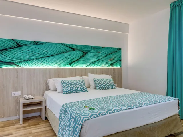 شقة سوبيريور بثلاثة أسرّة بإطلالة على البحر بشرفة بغرفة نوم واحدة، Floramar 5/10
