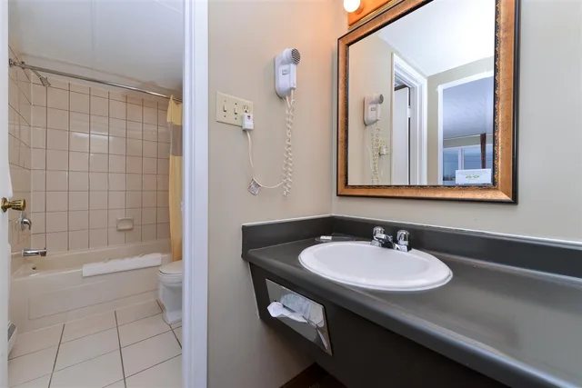 غرفة بسرير كوين، Canadas Best Value Inn St Catharines 4/4
