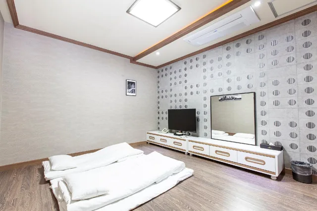 Ondol, 4 Futon Beds، Sahara Hotel 1/2