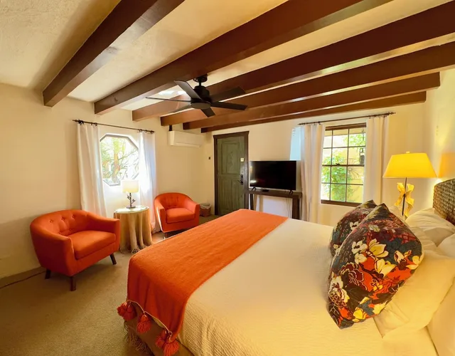 غرفة اقتصادية بسرير كينج، Old Taos Guesthouse Bed and Breakfast 1/1