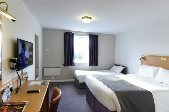 غرفة عائلية، The Waterside Hotel 2/5