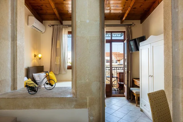 جناح بإطلالة على المسبح بشرفة، Phaedra Suites - Adults Only 4/5