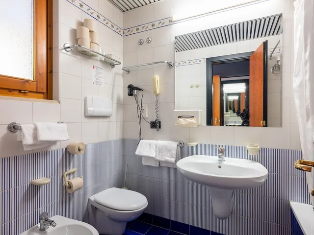 غرفة بانورامية رباعية بسرير مزدوج مع أريكة، Hotel San Pietro 2/4