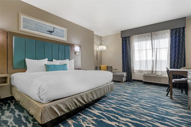 Room, King Bed, Bay View, Kitchenette، Executive Residency By Best Western Corpus Christi 3/8