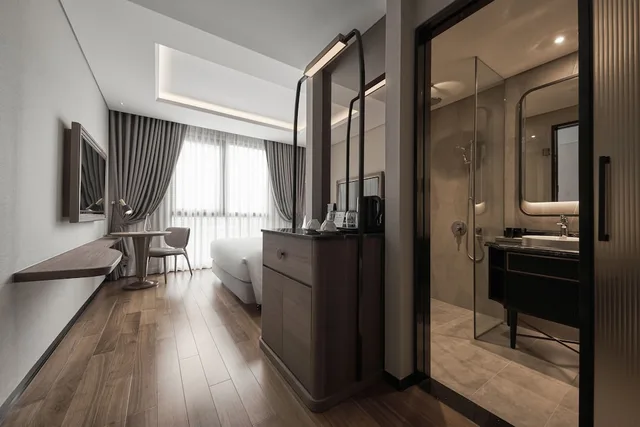 Connecting, Deluxe, King and Twin Beds, La Siesta Premium Sai Gon 3/5