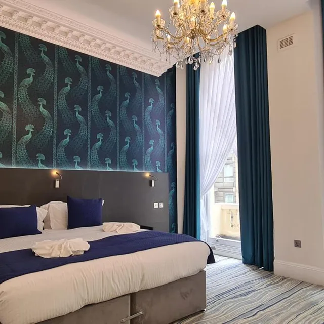 Suite, Commodore Hotel London 7/10