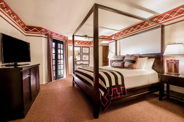غرفة بسرير مزدوج بإطلالة، Inn And Spa At Loretto 1/1
