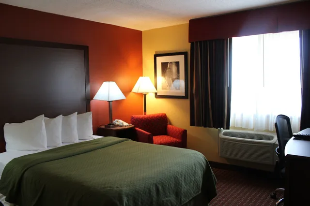 غرفة قياسية بسرير كوين، Quality Inn & Suites Lincoln South 2/9