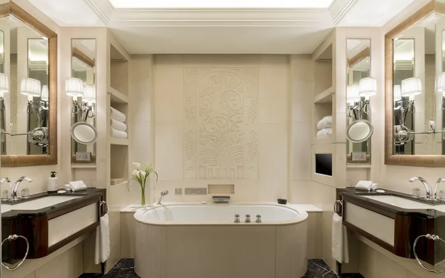 River, Deluxe, King Bed، The Peninsula Shanghai 2/5