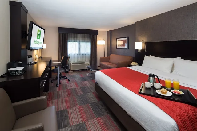 غرفة بريميوم بسرير كينج بإطلالة على النهر، Holiday Inn Milwaukee Riverfront 1/5