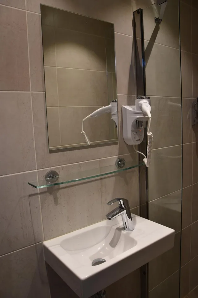 Small Double, Canal View, Ozo Hotels Armada Amsterdam 6/8