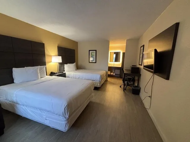 2 Full Beds Smoking, Kitchen، Studio 6 Extended stay Bossier City, LA - Shreveport 4/10