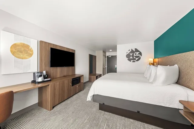 Standard, King Bed, Holiday Inn Austin North - Round Rock 2/8