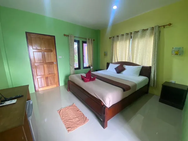 غرفة قياسية بسرير مزدوج بشرفة، Lanta New Beach Bungalows 4/10