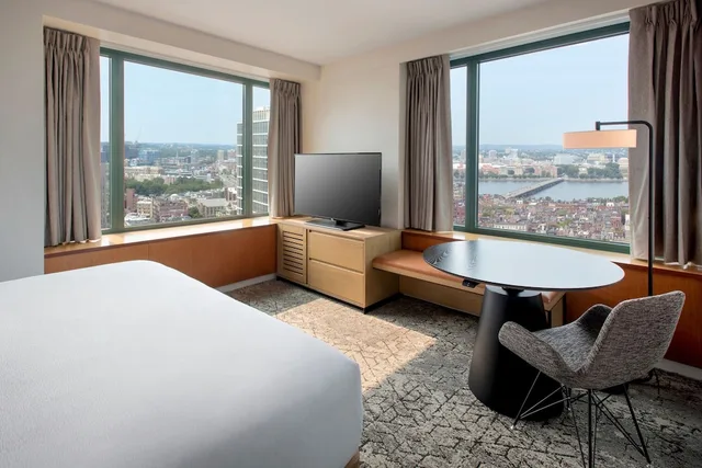 جناح جونيور بسرير كينج مع أريكة، SHERATON BOSTON HOTEL 6/10