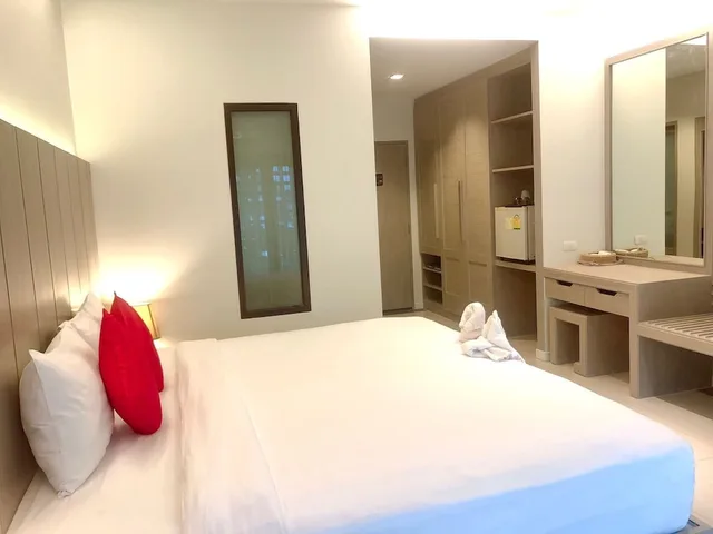 غرفة ديلوكس بسرير مزدوج بإطلالة على المسبح، Phu Ke Ta the Hip Serviced Apartment And Hotel 1/2