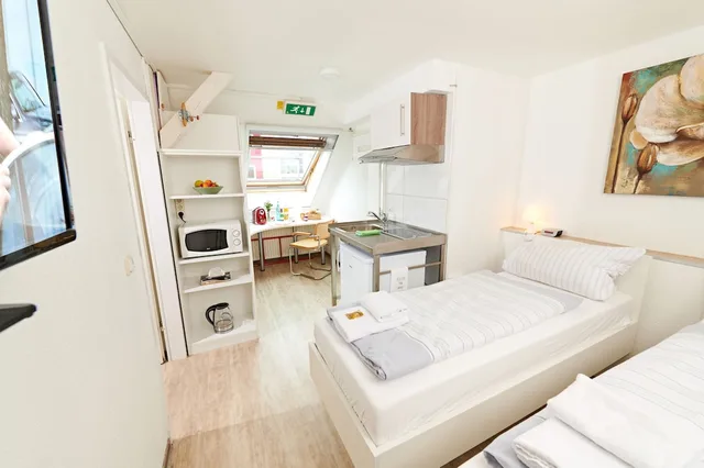 Apartment, Twin Beds, Marion Weber House 9/10