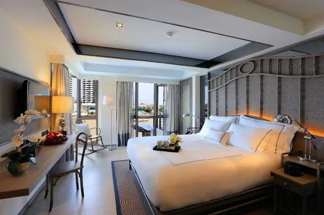 Premium Riva Room, Riva Surya Bangkok Hotel 1/2