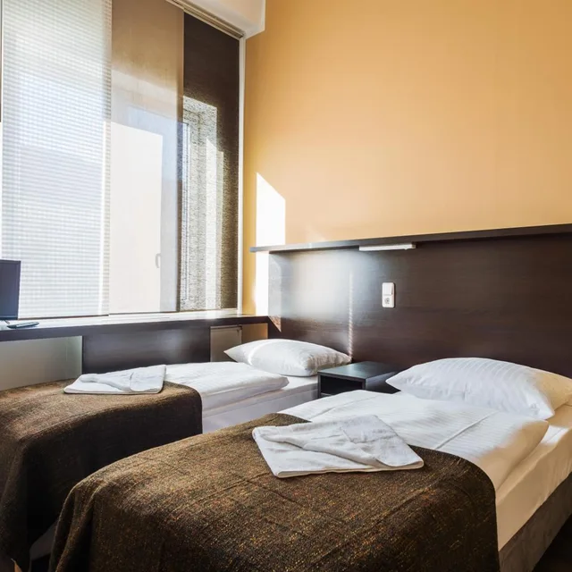 Room, Triple, Apple City Hotel 8/10