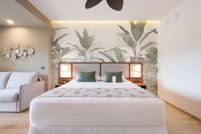 غرفة ديلوكس بسرير كوين، RIU Guanacaste All Inclusive 2/4