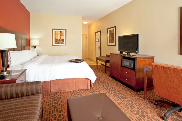 جناح بسرير كينج بإطلالة على المسبح بشرفة بمطبخ، Hampton Inn And Suites el Paso Airport 2/8