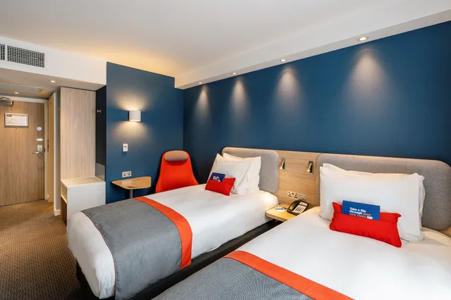 غرفة قياسية بسريرين منفصلين، Holiday Inn Express Derry - Londonderry 1/5