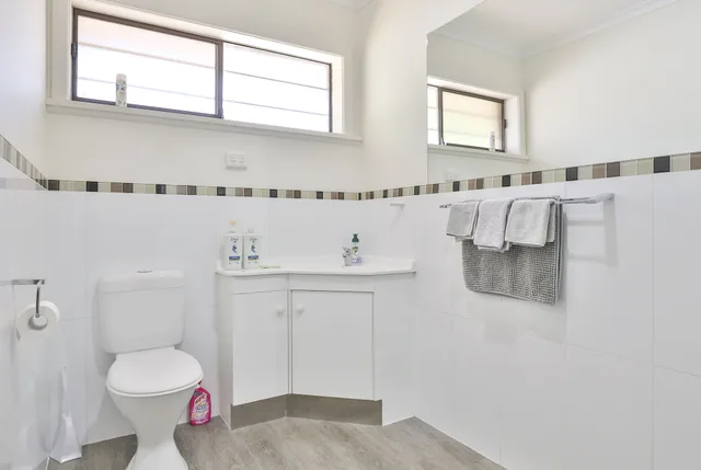 غرفة قياسية بسرير كينج بغرفة نوم واحدة، Mildura Holiday Villas 2/3
