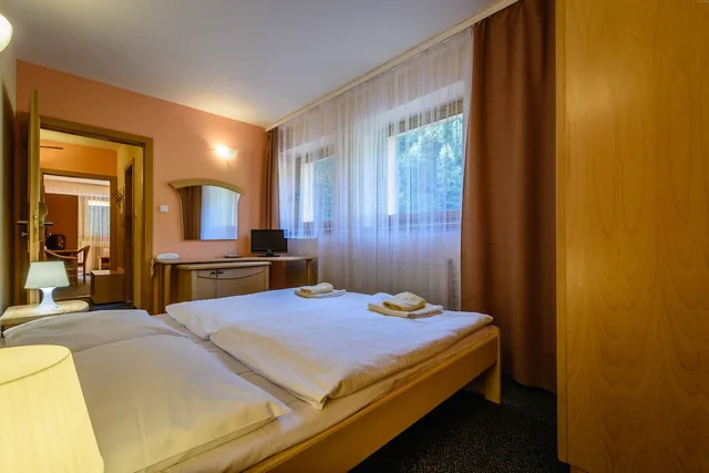 غرفة عائلية رباعية بسريرين مزدوجين بغرفتي نوم، Hotel Boboty 1/2