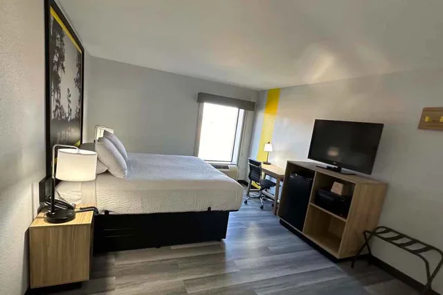 غرفة بسرير كينج، Super 8 by Wyndham Alexandria LA 3/5