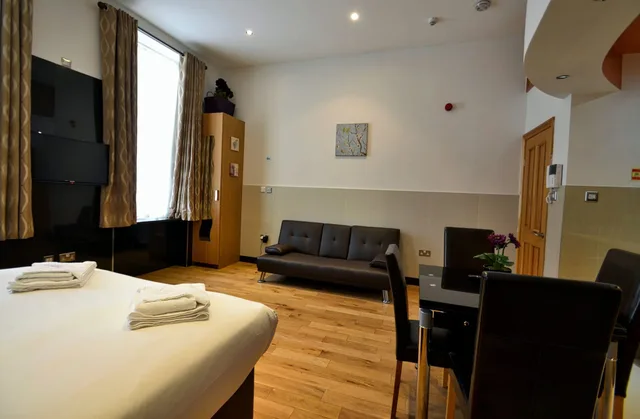 استوديو بسرير مزدوج مع أريكة، HYDE PARK APARTMENTS 4/6