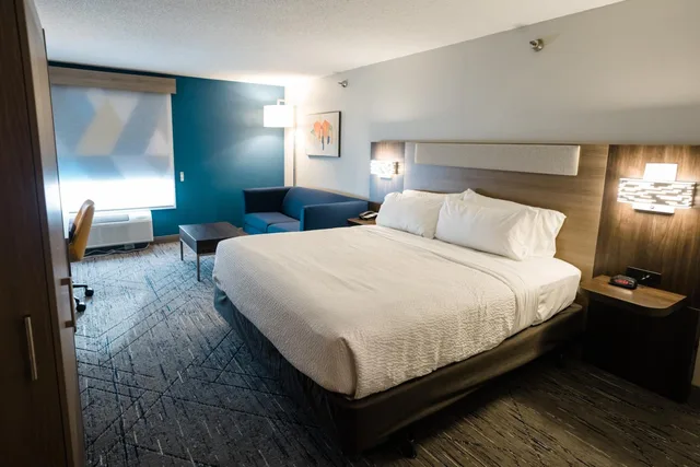 جناح بسرير كينج مع أريكة، Holiday Inn Express Hotel and Suites Knoxville-North-I-75 Exit 112 2/10