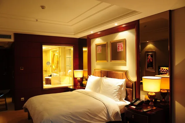 Standard, Queen Bed, No Window, Dalian Dynasty International 2/5