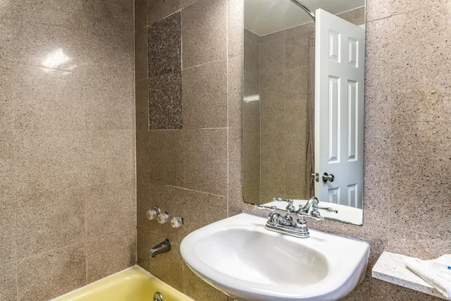 غرفة قياسية بسرير كوين للمدخنين، Motel6 Elmsford, NY - White Plains 9/10