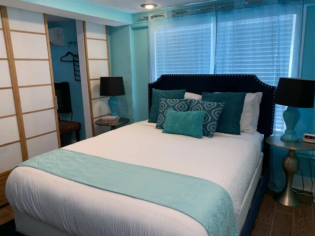 Suite, Queen Bed, Peace and Plenty Inn B&B 1/4
