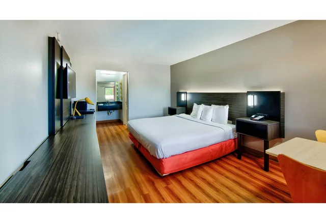 غرفة بسرير كينج، Motel6 Gainesville, GA 2/4