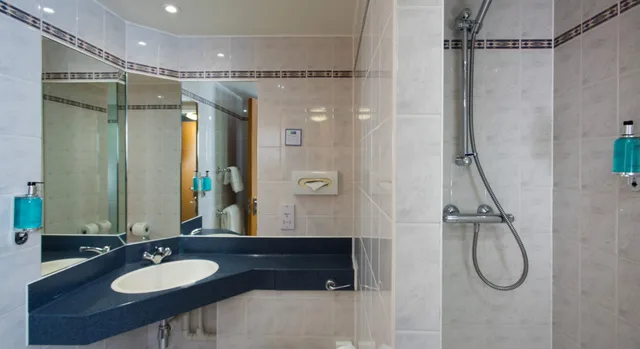 غرفة قياسية بسرير مزدوج، Cardiff Airport Hotel by Belvilla 2/2