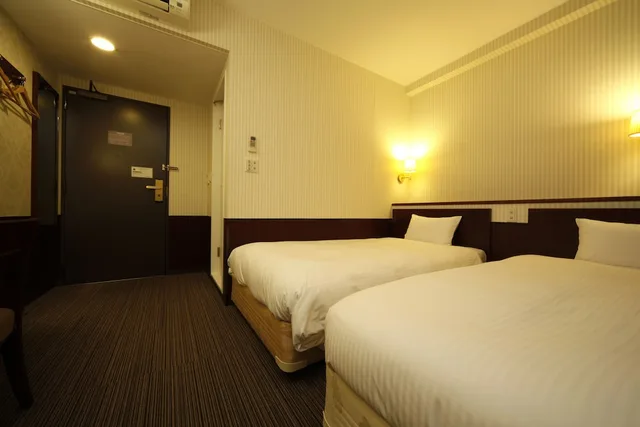 غرفة قياسية بسريرين منفصلين للمدخنين، Hillarys Hotel 1/2