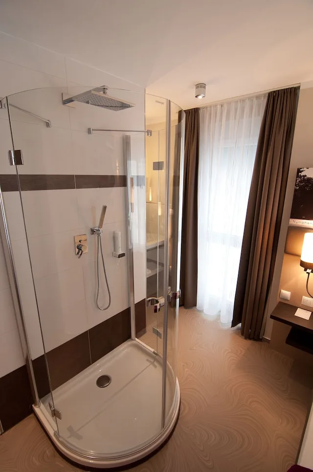 غرفة ديلوكس بسرير مزدوج بإطلالة على الحديقة، Amalienburg Boutique & Boarding Hotel 3/3