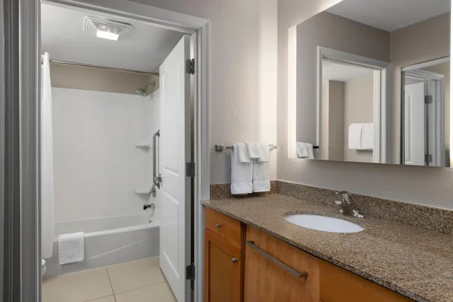 جناح بسرير كينج بغرفتي نوم، Residence Inn Mt Laurel At Bishop S Gate 3/6