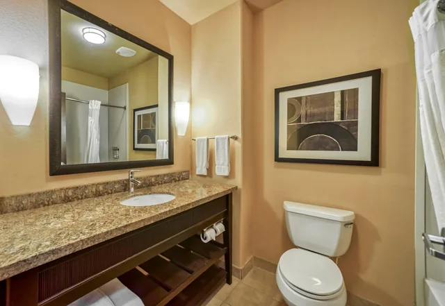 Suite, 2 Double Beds, Exterior Entrance، Holiday Inn Express Suites Beeville 3/3