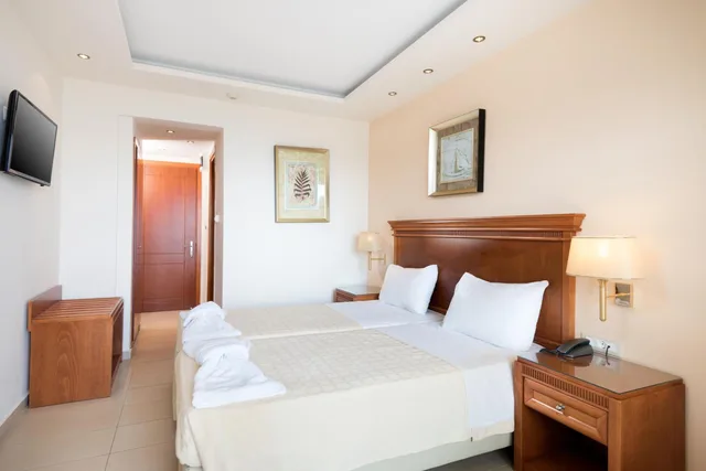 غرفة عائلية بإطلالة على البحر، Avalon Palace Hotel by GHH 3/5