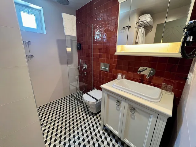 غرفة سوبيريور ثلاثية، Weingart Suites Hotel 5/5
