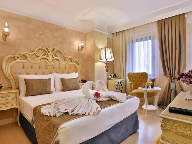 غرفة متصلة عائلية بسرير مزدوج وسريرين منفصلين، EDIBE SULTAN HOTEL 1/1
